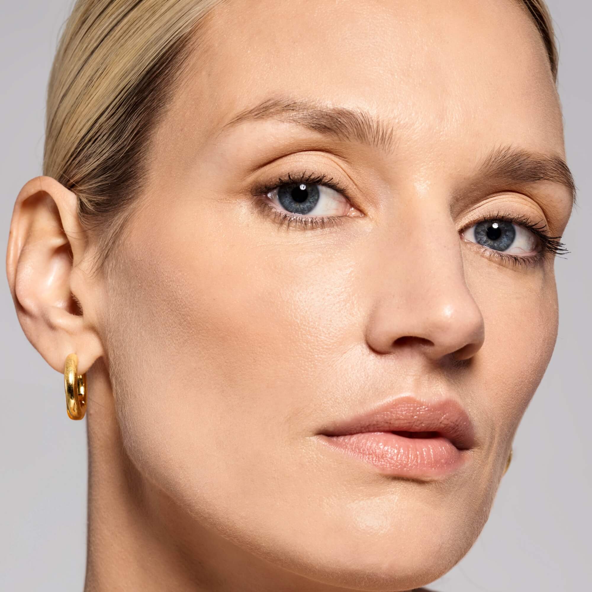Foundation + Concealer - Image 11