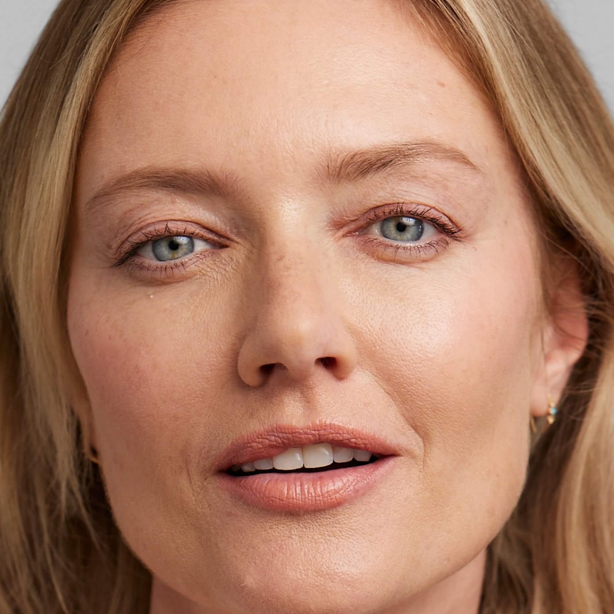 Foundation + Concealer - Image 20